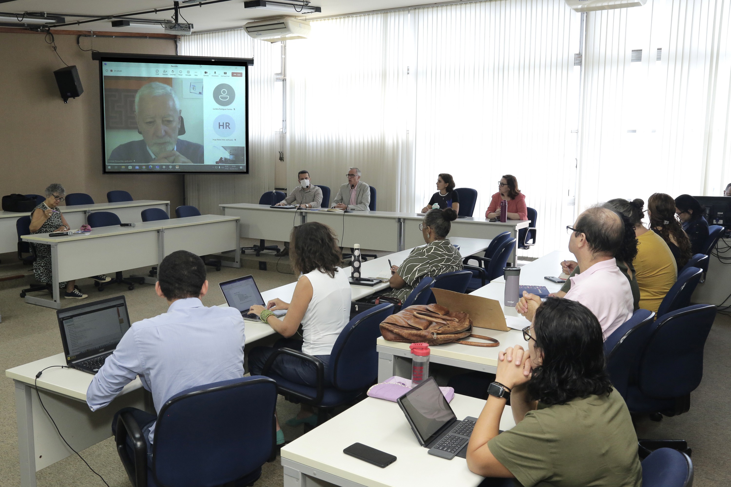 Sala de Sessões da Reitoria recebeu coordenadores de licenciaturas para encontro remoto com António Nóvoa