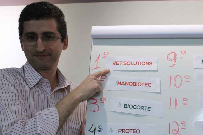 O professor Rodolfo Giunchetti é um dos integrantes da equipe que desenvolve vacina terapêutica para cães