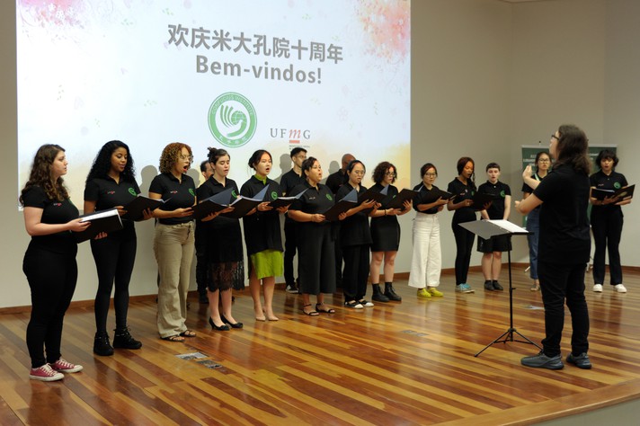 Coral da Fale e do Instituto Confúcio tocou canções clássicas do Brasil e da China