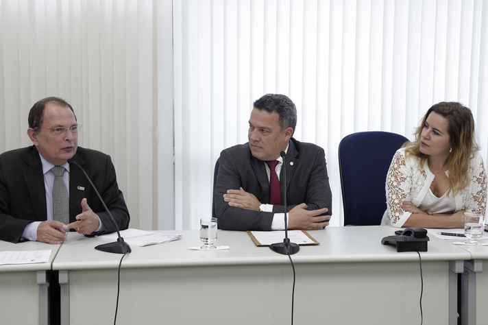 Scolforo, reitor da Ufla, presidiu o evento junto com Jaime Ramírez e Sandra Goulart Almeida
