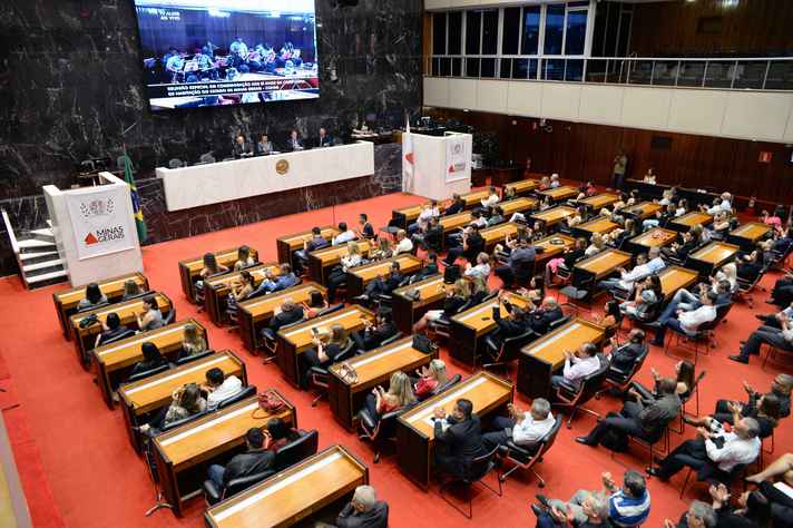 Plenário da Assembleia Legislativa de Minas Gerais, cujo modelo parlamentar é considerado inovador no país