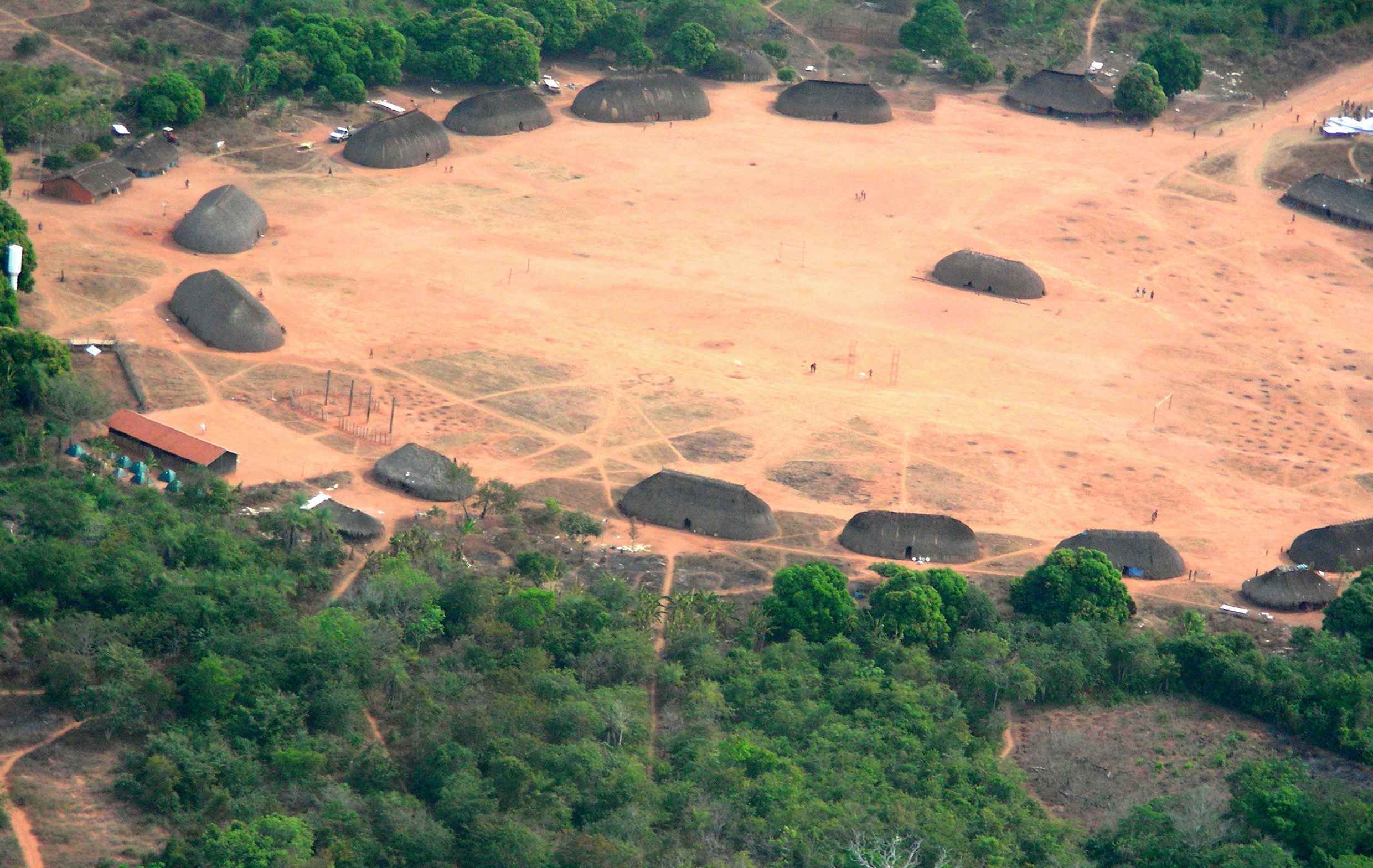Aldeia no Parque Indígena do Xingu, uma das áreas que poderão ser afetadas pela nova dinâmica de transporte imposta pela construção da Ferrogrão