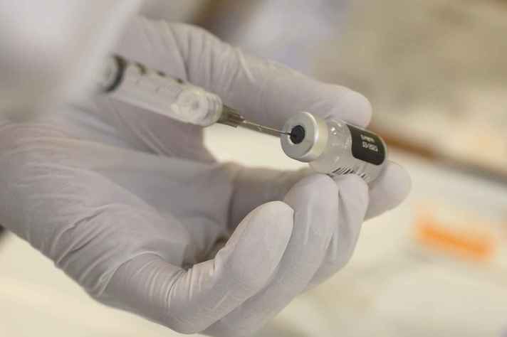 Brasil deu início à vacinação contra a covid-19 com a CoronaVac