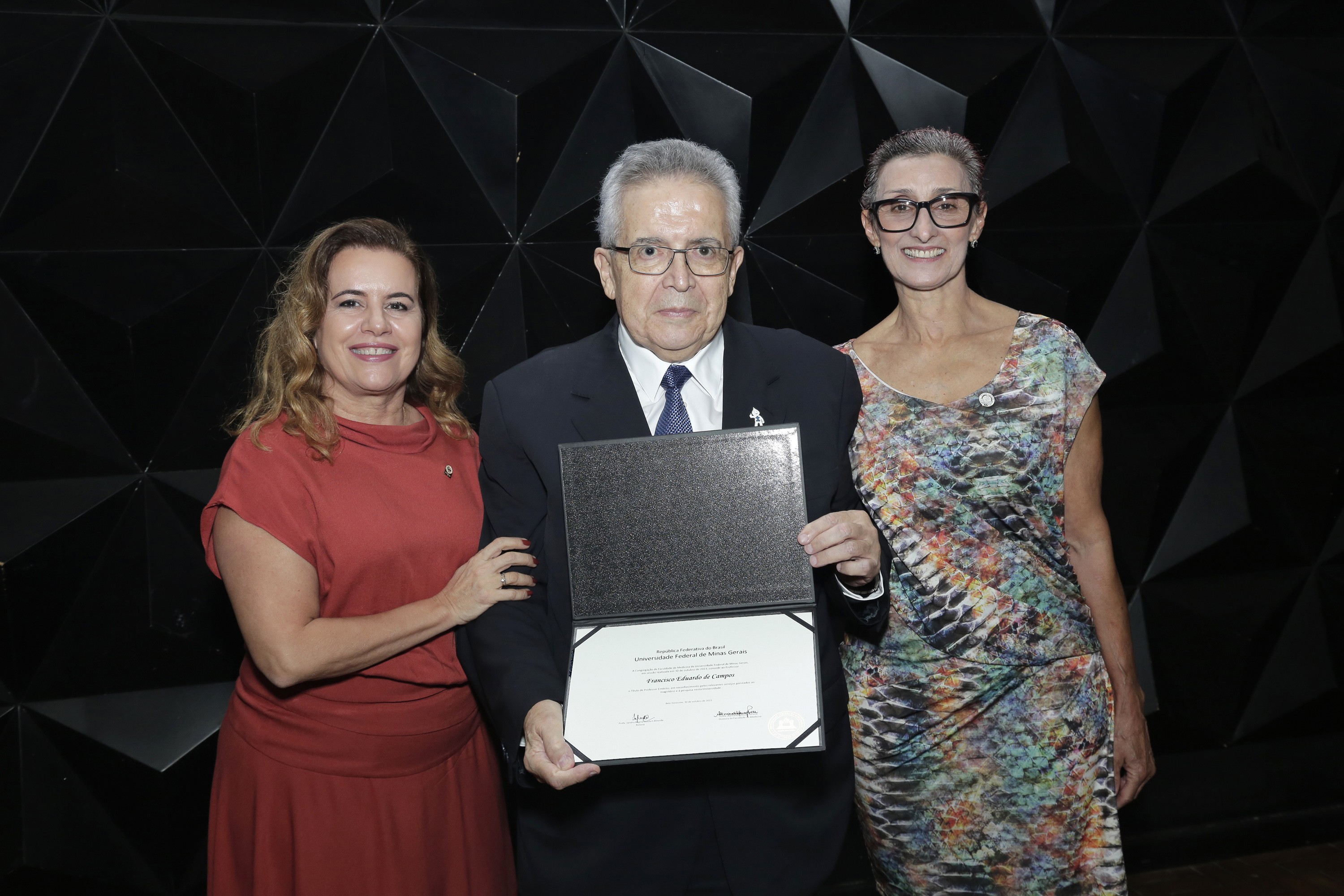 Franciso Campos, acompanhado de Sandra Goulart e Alamanda Kfoury