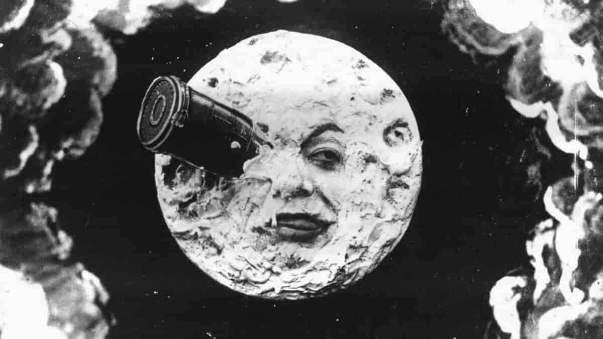 Cena do filme Viagem à Lua de Georges Méliès, baseado em no livro de Júlio Verne.