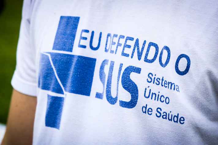 Detalhe de camiseta de participante das ações pelo Dia Mundial da Saúde, em 2021, em Brasília