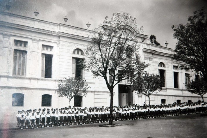 Fachada da Escola Estadual Barão de Rio Branco, inaugurada em 1914, em Belo Horizonte
