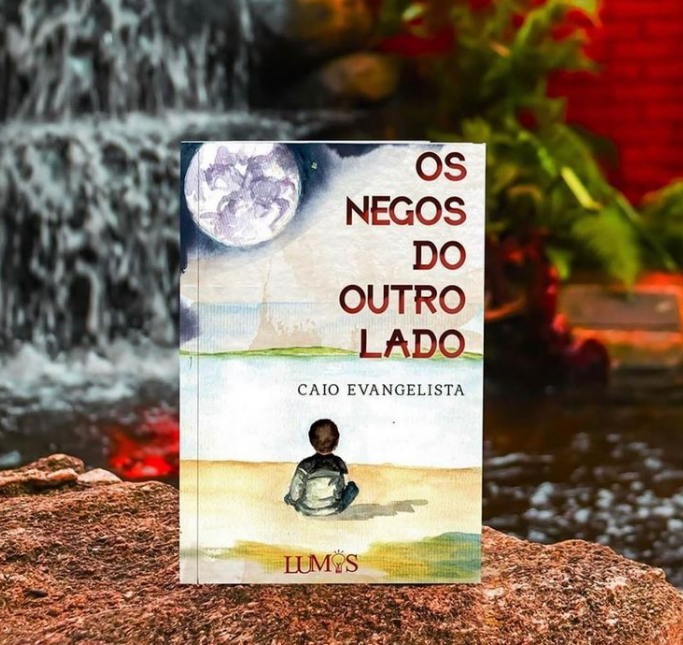 O livro tem inspiração nas obras e escrita do escritor Guimarães Rosa
