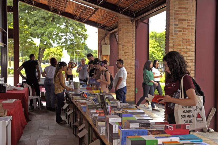 Banca da Editora UFMG na 18º Festa do Livro