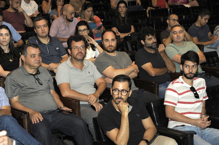 Mais de 60 profissionais da rede pública e privada de educação básica de Minas Gerais participaram da audiência