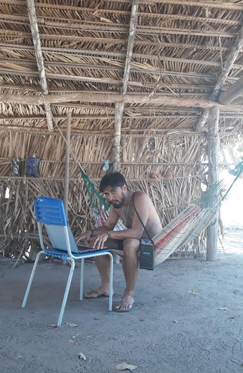 O pesquisador João Henrique em trabalho de campo, em comunidade do povo Gavião do Maranhão