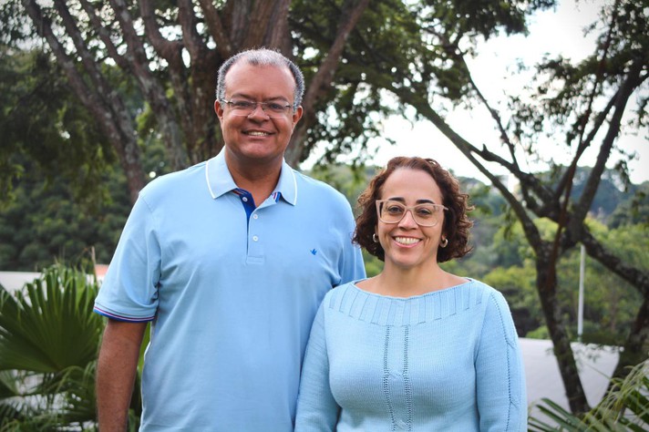Luciano Pereira da Silva e Danielle Aparecida Gomes Pereira, diretor e vice-diretora da EEFFTO na gestão 2025-2029