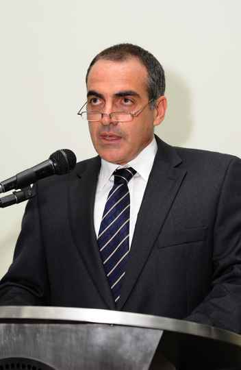 Henrique Pretti, diretor da Faculdade de Odontologia