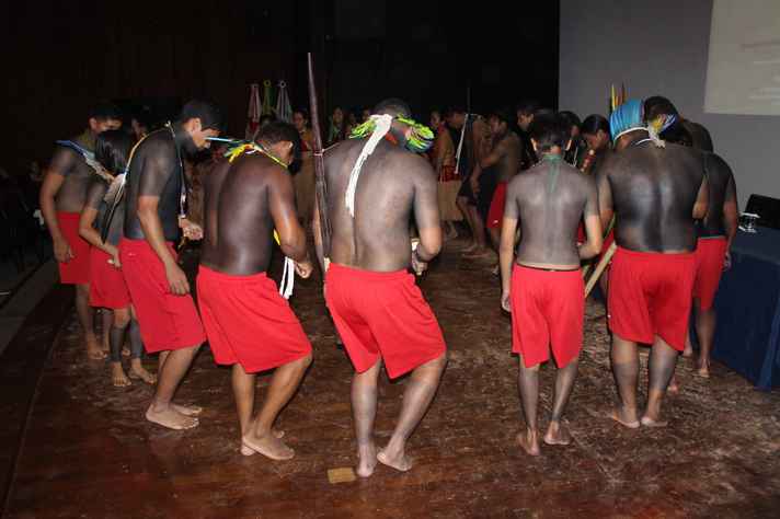Ritual indígena relembrou aniversário de um ano da contaminação do Rio Doce pela lama da barragem de Fundão