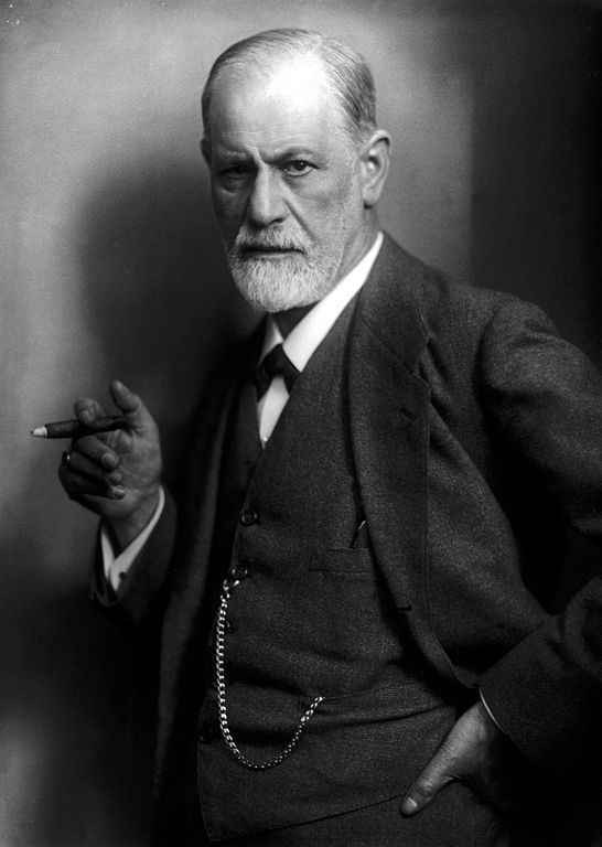 Sigmund Freud com seus inseparáveis charutos em 1921
