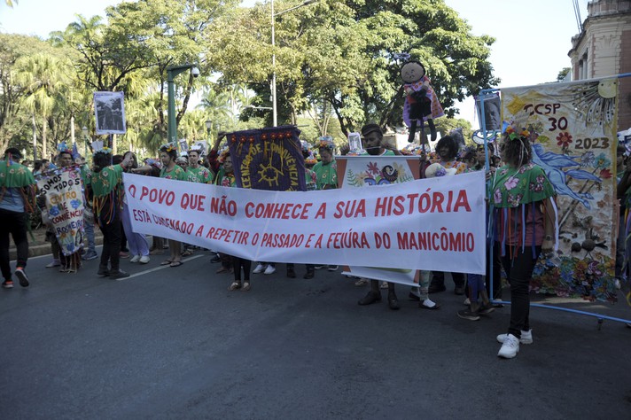 Desfile pela Luta Antimanicomial foi realizado na Praça da Liberdade, em Belo Horizonte