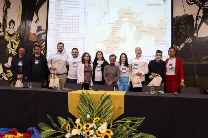 Representantes de instituições parceiras e professores participantes do programa