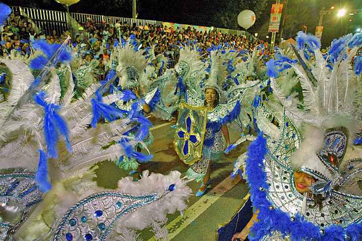 Escolas de samba nunca deixaram a folia morrer em BH