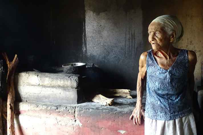 D. Conceição, 105 anos, de Araçuaí: velhice e trabalho rural