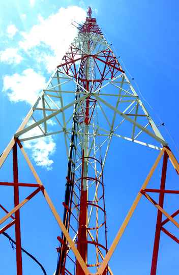 Antena da estação de transmissão da Rádio UFMG Educativa, localizada em Contagem