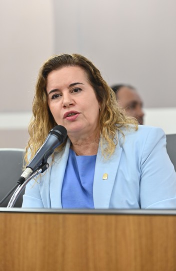 Sandra Goulart Almeida: UFMG foi atropelada e desrespeitada