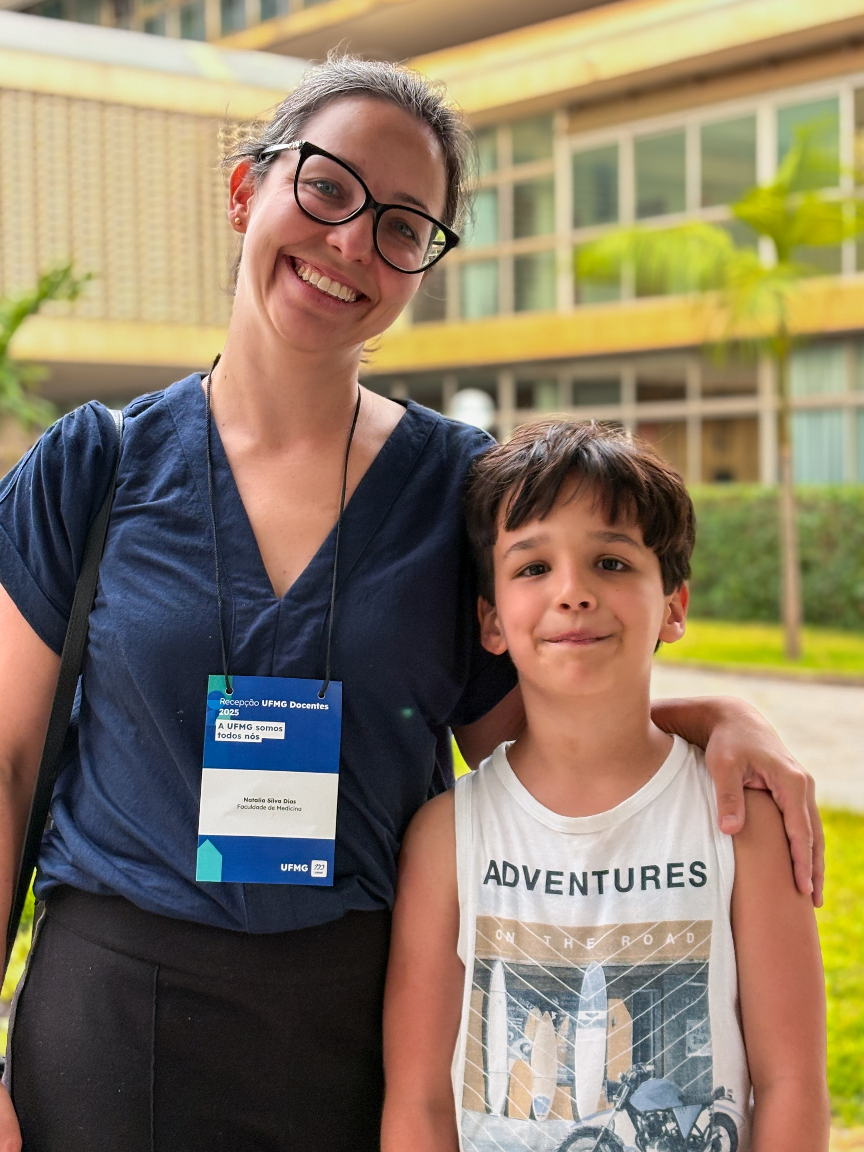 Natália Silva Dias e seu filho Lucas, no evento de recepção aos novos docentes da UFMG: família já integrada à rotina dos campi