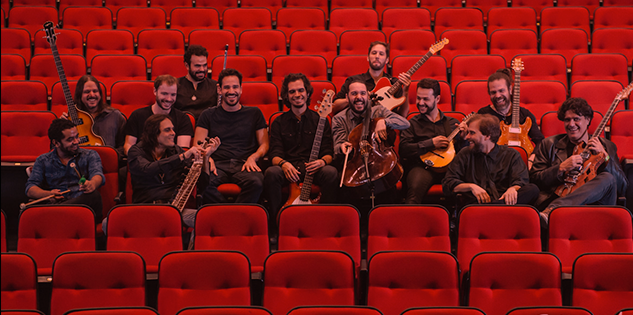 Orquestra Mineira de Rock (Guilherme Castro, no canto direito)