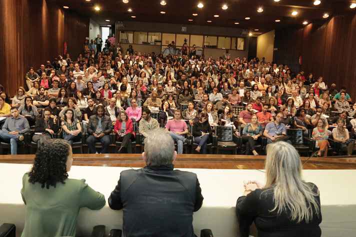 Seminário reuniu a comunidade universitária no auditório da Reitoria