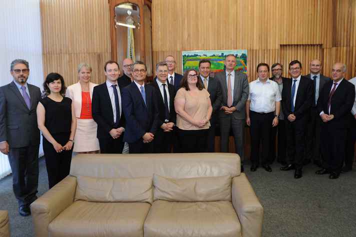Representantes diplomáticos e dirigentes das universidades francesas reuniram-se com pesquisadores da UFMG na reitoria e no campus Saúde
