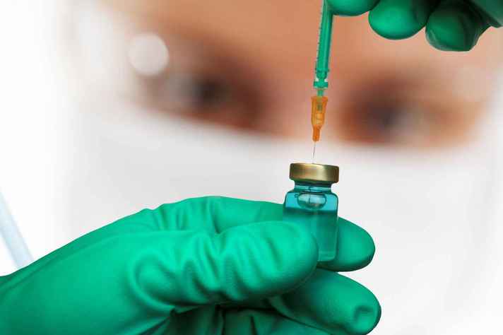 Vacinas são comprovadamente eficazes para redução de casos graves de covid-19