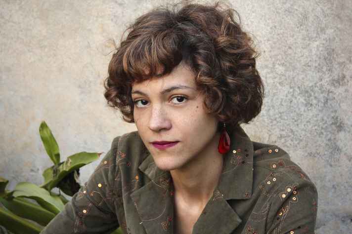 Marana Borges explora as diferenças linguísticas entre Brasil e Portugal em seu romance de estreia.
