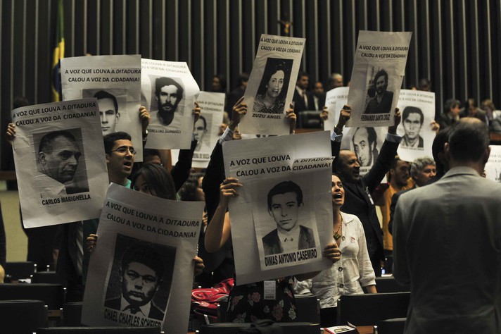 Sessão na Comissão Nacional da Verdade (instalada em 2012), que confirmou o desaparecimento de 200 militantes políticos durante a ditadura