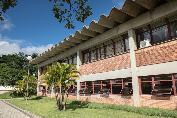 Fachada do prédio que sedia as atividades do Ieat, no campus Pampulha