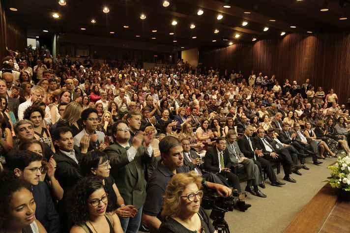 Público lotou o auditório da Reitoria durante a cerimônia
