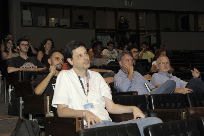 Participantes da audiência no auditório da Reitoria, que ofereceu oportunidade para o esclarecimento de dúvidas