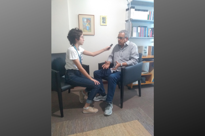 Jorge Pimenta conversando com a repórter da UFMG Educativa Luana Lima