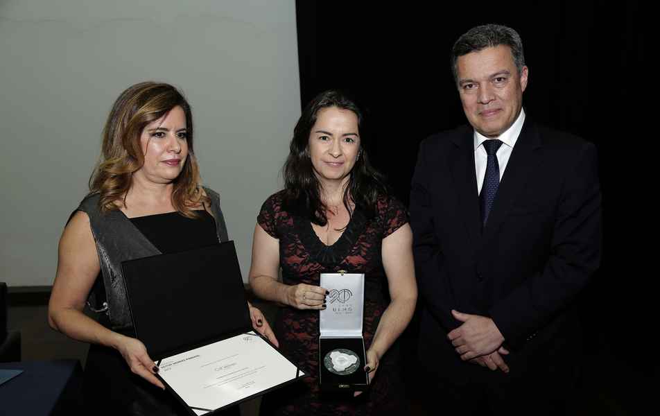 Isabela Farnezi Veloso recebeu a homenagem póstuma ao professor Cid Veloso