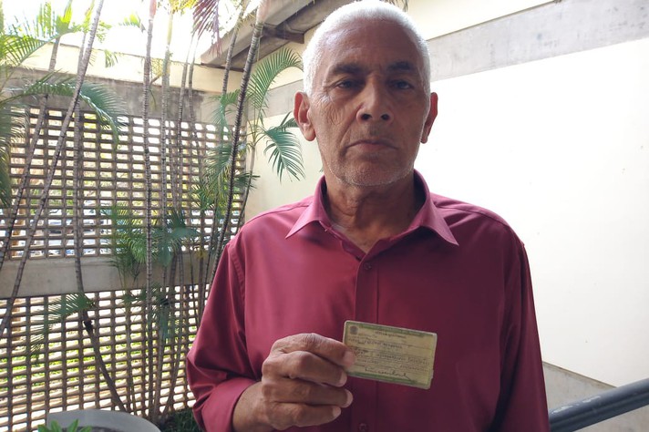 Jorge Graciano Ezequiel, 74, tirou o título de eleitor pela primeira vez aos 38 anos, em 1986, um ano depois que o voto passou a ser permitido para os analfabetos