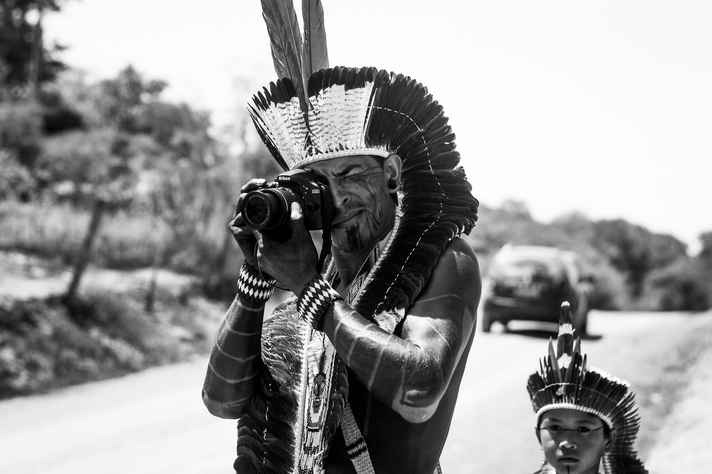 Trabalho fotográfico de Edgar Kanaycõ revela compromisso ético com seu povo
