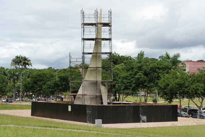 Pastilhas que revestem o monumento estão sendo substituídas