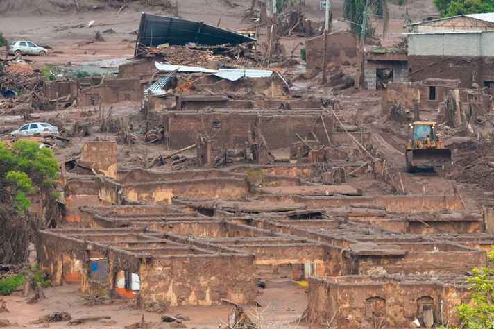 Distrito de Bento Rodrigues foi devastado pela lama