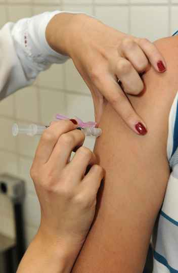 Vacinação contra febre amarela: 10 mil pessoas